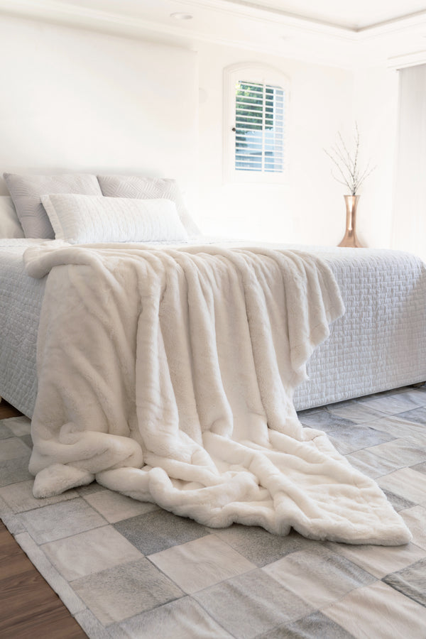 Carmel Cuddle in Ivory and Misty Grey